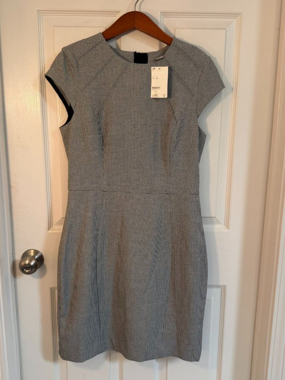 H&M Black White Grey Pattern Knee Length Midi Sheath Dress Cap Sleeve Size 8